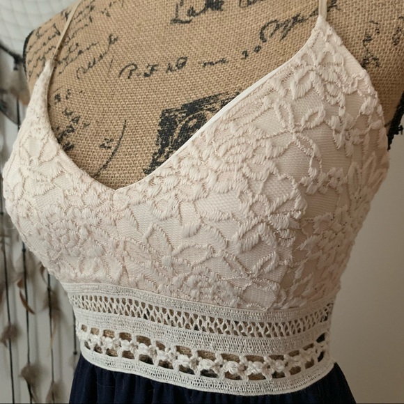 Dress - Picture 3 of 4